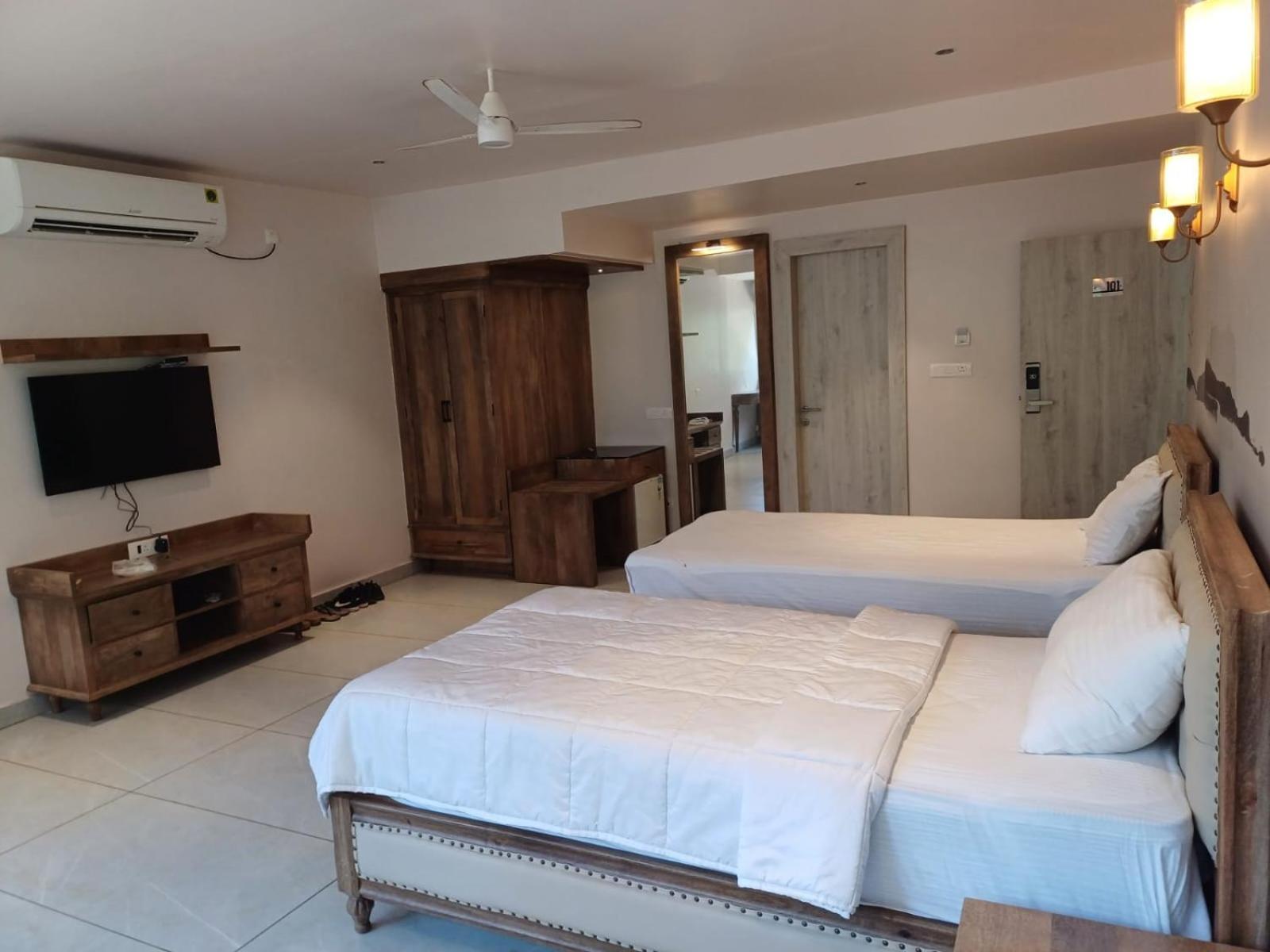Ariena By Spree Hotels Goa Morjim Luaran gambar