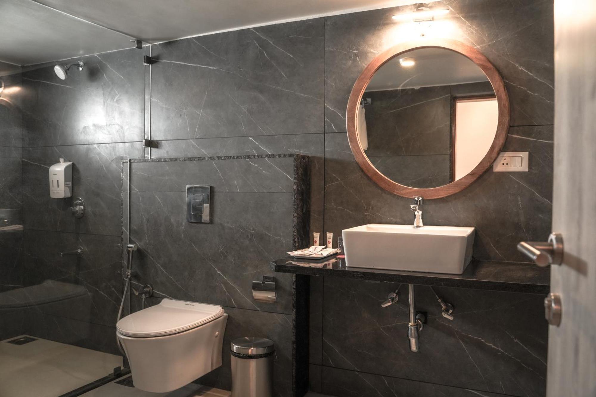 Ariena By Spree Hotels Goa Morjim Luaran gambar